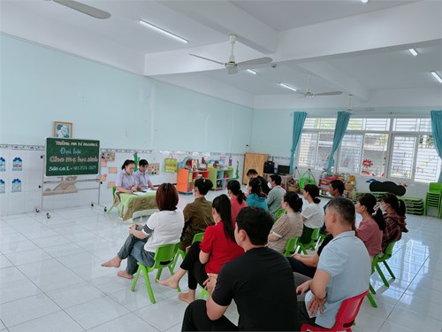Họp Phụ huynh đầu năm tại lớp của giáo viên khối Chồi (4-5 tuổi)
