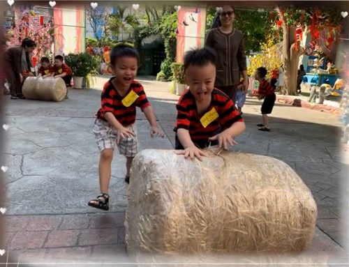 Bé thử sức một chút