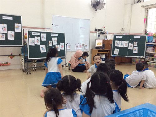 Giờ học giáo dục giới tính   phòng tránh xâm hại  của các bé lớp 4-5 tuổi