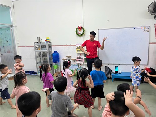 Những động tác SIÊU NHÍ NHẢNH của các bạn nhỏ