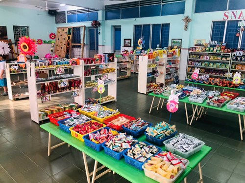 Chuyến phiêu lưu nhỏ của các bé ở siêu thị
