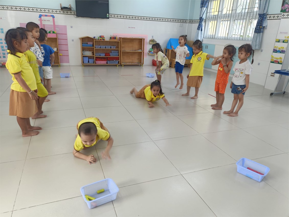 Hoạt động chơi - học của các bé lớp Chồi 2