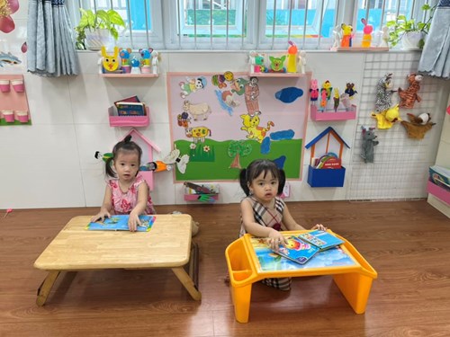 Hoạt động vui chơi của các bé lớp Cơm thường 2