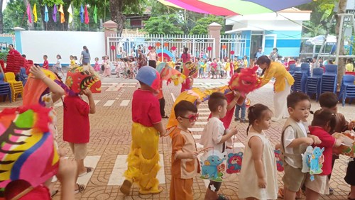 Trường Mầm Non 10A tổ chức lễ hội Trung Thu cho các bé