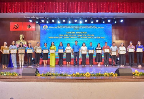 Công đoàn trường mầm non 10 được Liên đoàn Lao động quận Tân Bình khen thưởng  Đã có thành tích trong công tác tổ chức chăm lo Tết Nguyên đán Ất Tỵ năm 2025 .