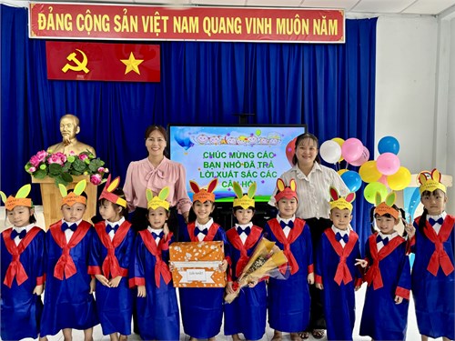 Lớp Lá 3 tham gia Hội thi  Rung chuông vàng  với chủ đề  An toàn giao thông đường bộ .