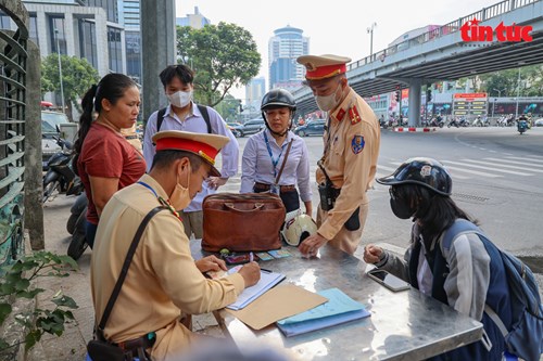 Từ ngày 1 tháng 10 CSGT toàn quốc ra quân xử phạt học sinh, sinh viên vi phạm giao thông.