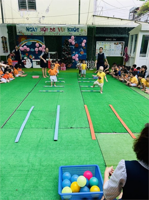 Bé tham gia  Ngày hội bé vui khỏe 