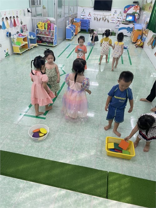 Nhận biết hình tròn - hình vuông