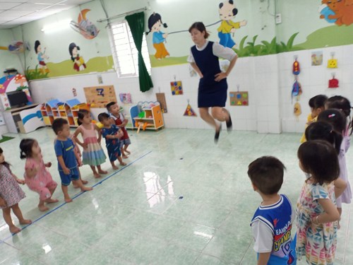 Vận Động: Bật tại chỗ