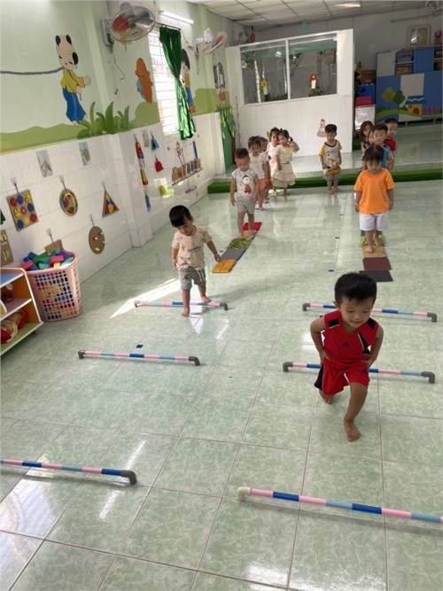 Đi thảm cảm giác - Bật qua vật cản