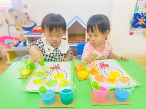 Những chùm bóng bay màu sắc