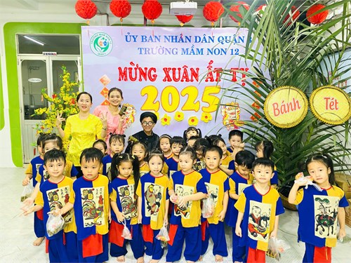 Các bé lớp chồi 1 tham gia ngày hội tết quê em