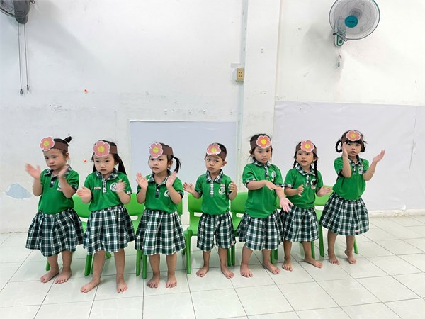Vỗ tay theo phách bài  Lý cây xanh 