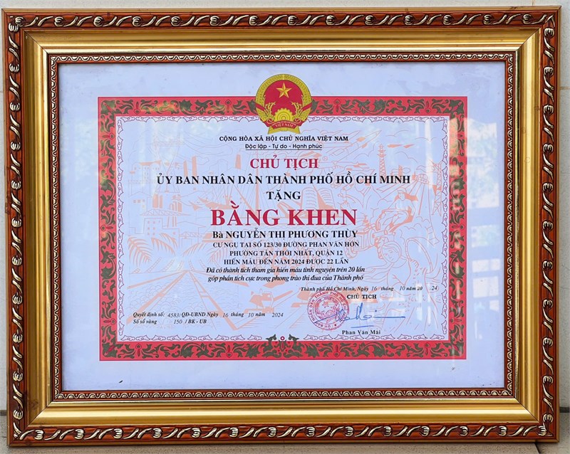 Chúc mừng hội viên Nguyễn Thị Phương Thùy đạt bằng khen đã có thành tích tham gia hiến máu tình nguyện trên 20 lần góp phần tích cực trong phong trào thi đua của Thành phố của Chủ tịch UBND Thành phố Hồ Chí Minh.