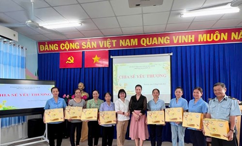 Chia sẻ yêu thương