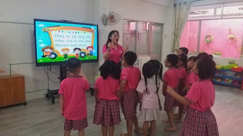 Hoạt động giáo dục kỹ năng sống   Kỹ năng thoát hiểm trên xe ô tô .Lứa tuổi ( 5-6 tuổi )