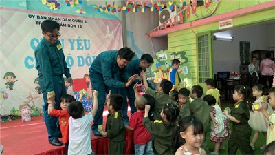 Cháu yêu chú bộ đội
