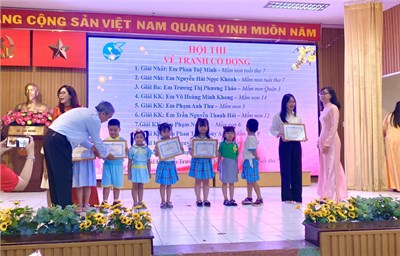 Vẽ tranh cổ động :Gia đình hạnh phúc của em