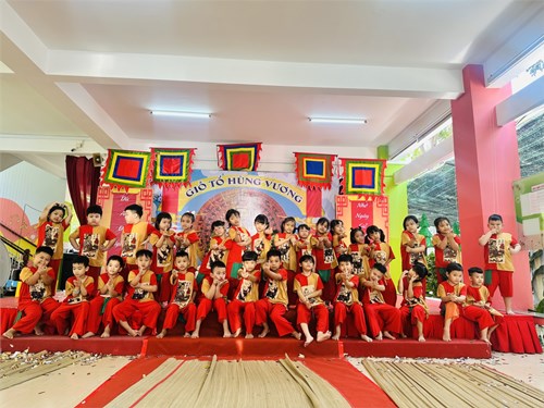 Các bé lớp Lá 4 tham gia lễ hội Giỗ tổ Hùng Vương