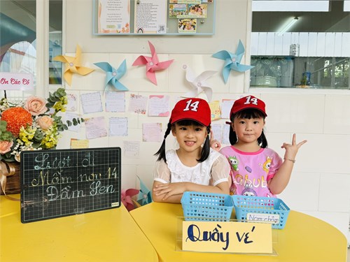Hoạt động trải nghiệm  Bé đi xe buýt  của các bạn nhỏ lớp Lá 4