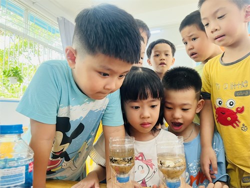 Lớp lá 4 trong giờ học Kỹ năng sống