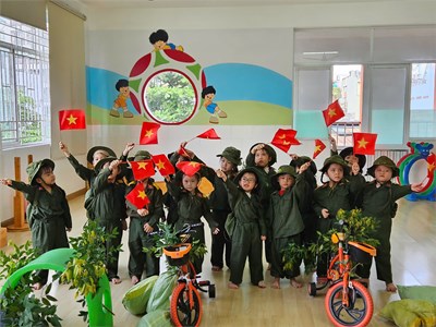 Hoạt Động Phát Triển Thể Chất:  Bé Làm Chú Bộ Đội   của các bé lớp Chồi 3