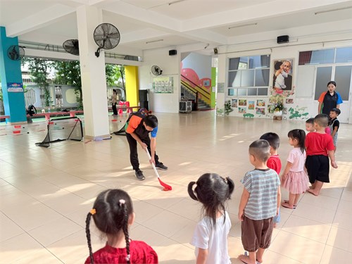 Vui cùng Hockey của các bé lớp Mầm 2