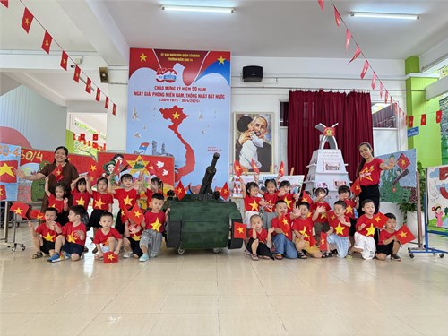 Chào mừng kỷ niệm 50 năm - ngày giải phóng miền nam thống nhất đất nước của các bé lớp mầm 2