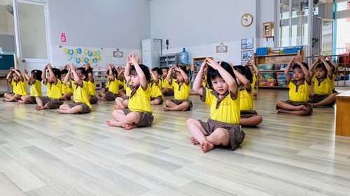 Các bé lớp Mầm 2 học Nhịp điệu