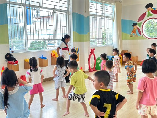 Háo hức học võ cùng các bé Mầm 2