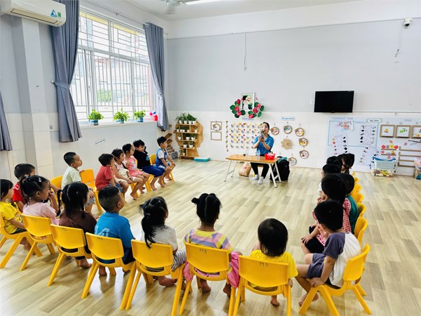 Các bé lớp Mầm 3 trong giờ học Kỹ năng sống
