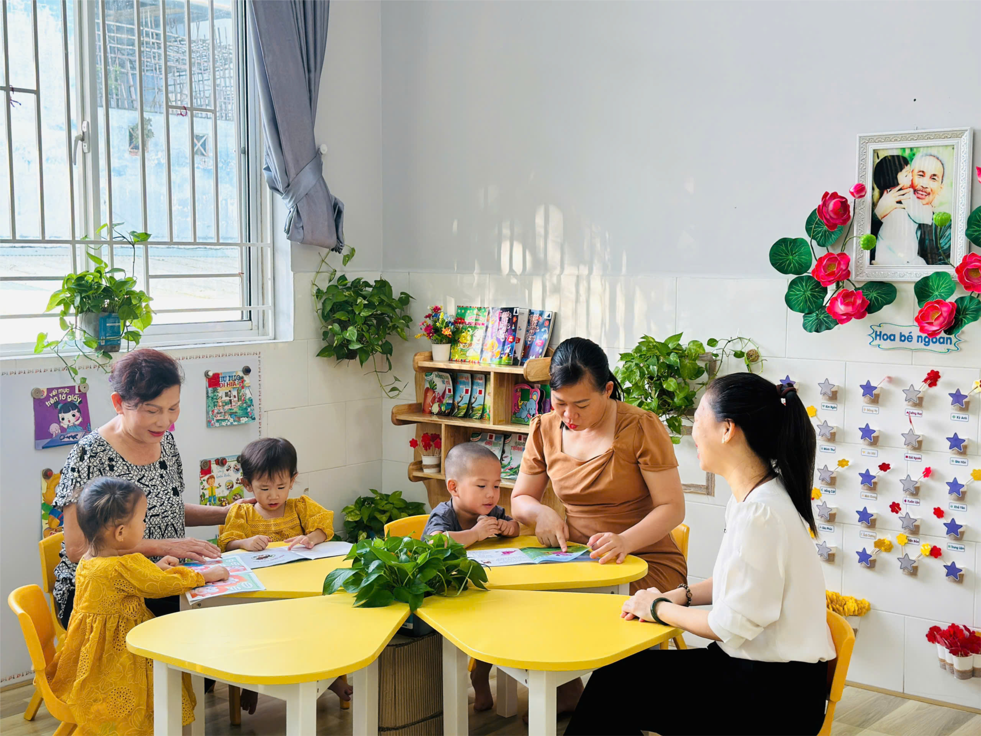Phụ Huynh và các bé lớp Mầm 3 hưởng ứng tuần lễ đọc sách