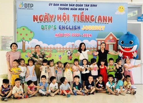 Lớp Mầm 4 tham gia ngày hội Tiếng Anh tại trường