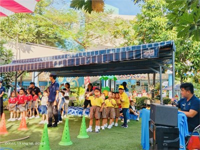Các bé Khối Lá Trường Mầm non 14 thi vận động liên hoàn trong Ngày hội  Năng lượng mới - Cả ngày vui 