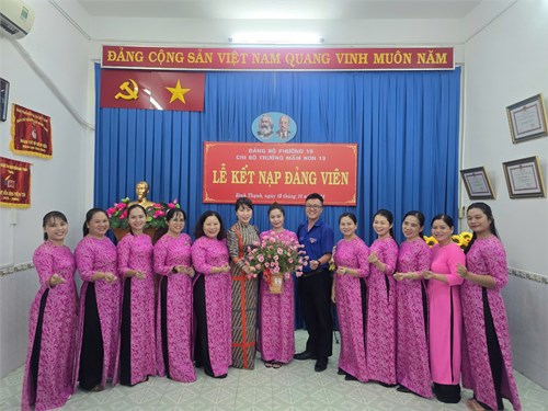 Lúc 16h15 ngày 10 tháng 10 năm 2024, Chi bộ Mầm non 19 Kết nạp Đảng viên mới