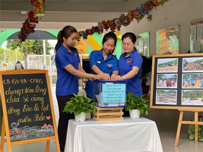 Chi đoàn mầm non 19/8 Chung tay giúp đỡ đồng bào miền Bắc khắc phục hậu quả bão, lũ.