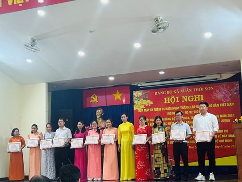 Ngày 31/01/2024 đồng chí Trần Thị Ngọc Diệp và đồng chí Huỳnh Trương Anh Phụng vinh dự được trao tặng bằng khen gương điển hình về việc  Học tập và làm theo tấm gương đạo đức phong cách Hồ Chí Minh 