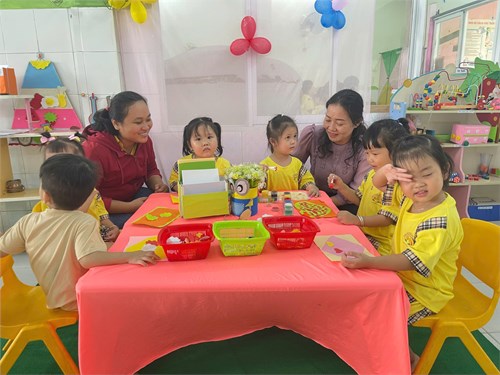 Trường Mầm non 28 tổ chức mời Cha mẹ học sinh tham quan các hoạt động.