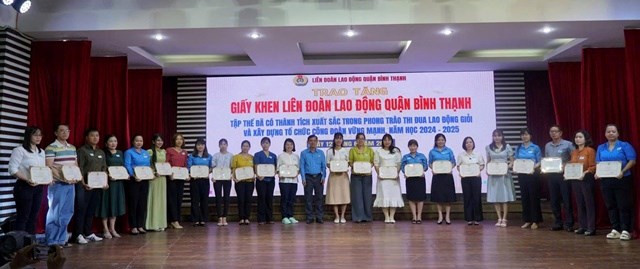 Tham dự Hội nghị tổng kết phong trào Công nhân viên chức lao động và hoạt động công đoàn khối trường học năm học 2024 - 2025