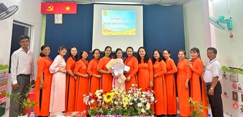 Lễ kết nạp đoàn viên Công đoàn tại Công đoàn cơ sở Mầm non 28
