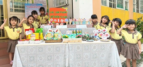 Hoạt động trải nghiệm “Bé tham quan nông trại bò sữa”