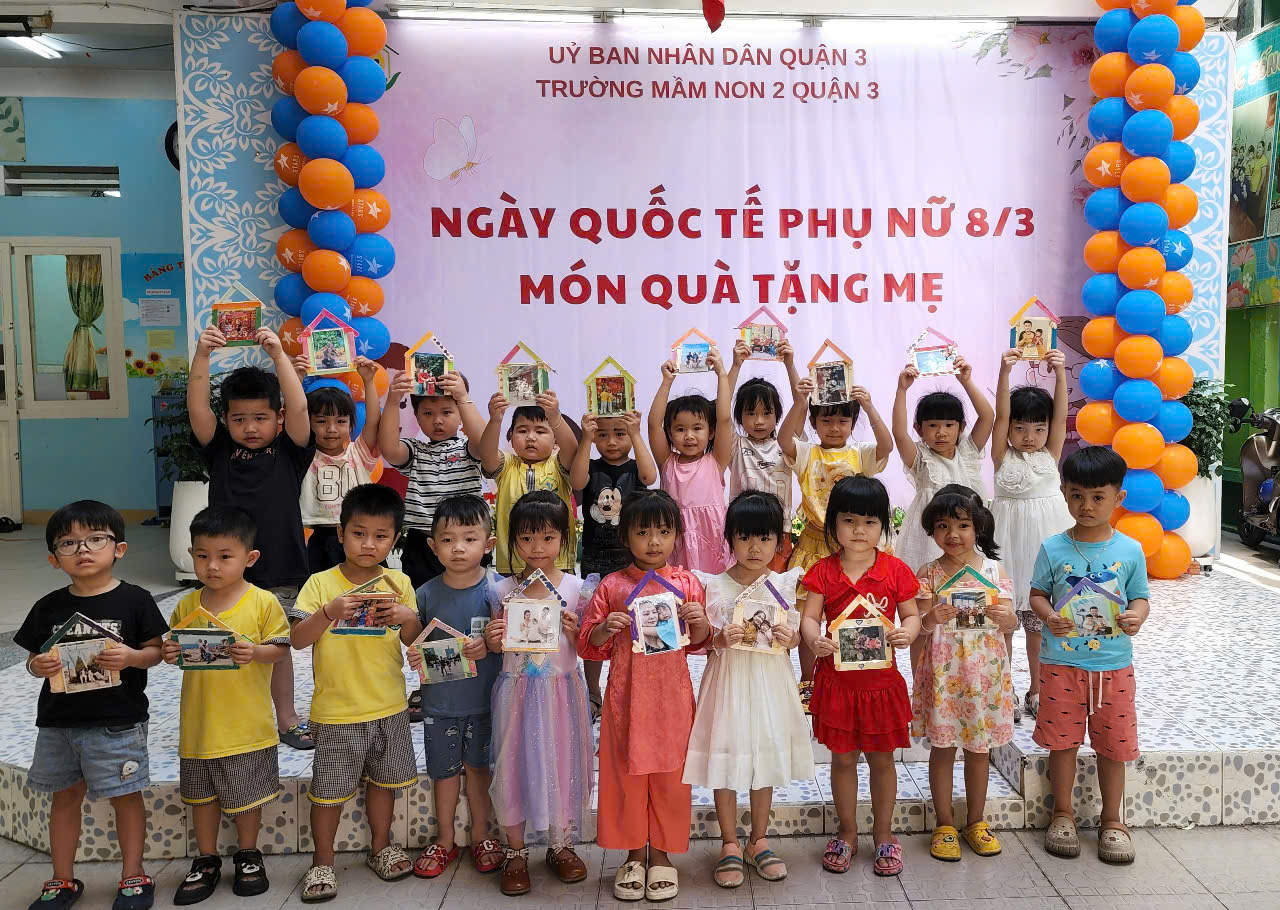 Các bé hoạt động trải nghiệm steam