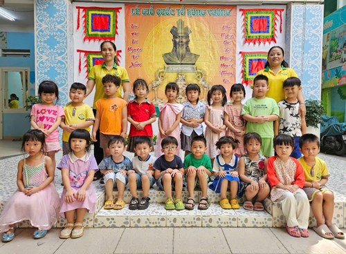 Lễ hội giỗ tổ hùng vương.bé xem kịch   sự tích quả dưa hấu 