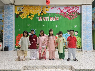 Bé Vui Xuân