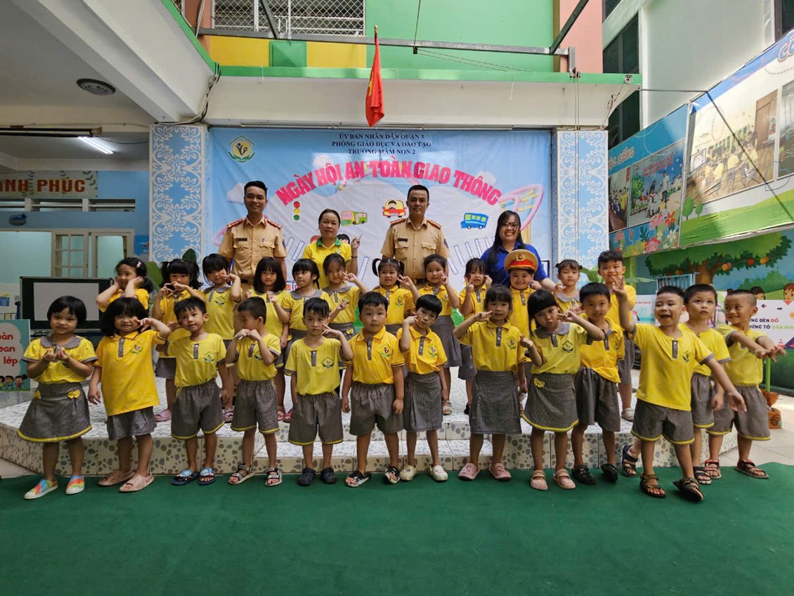 Ngày hội:  Bé vui với an toàn giao thông 