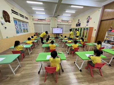Bé thi vẽ bitex