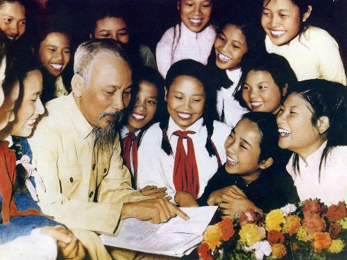 Bài thơ  Em vẽ Bác Hồ 