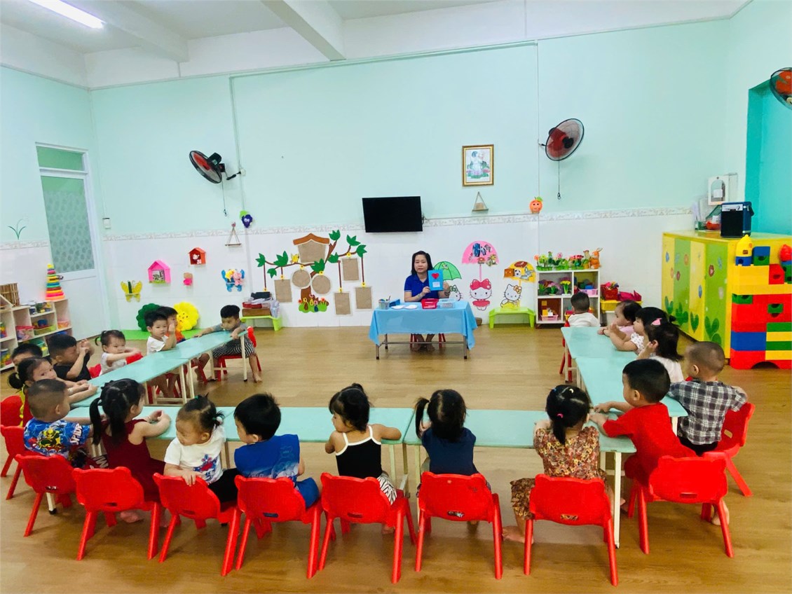 Bé làm thiệp tặng mẹ mừng ngày phụ nữ việt nam ( 20/10 )