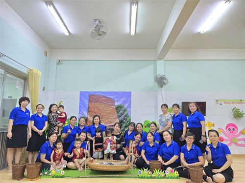Giờ học: Nghe hát bài hát  Ru em 